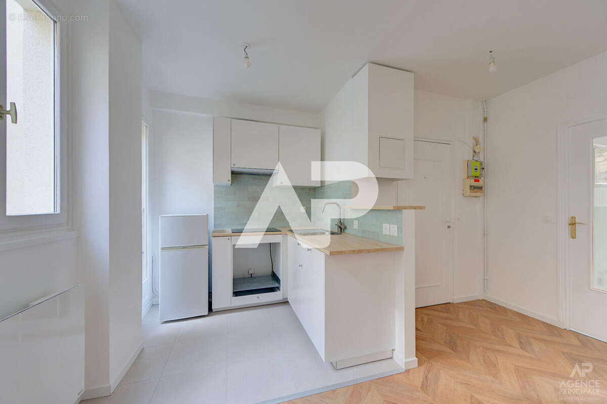Appartement Rueil Malmaison 2 pièce(s) 28.58m2 - photo 2
