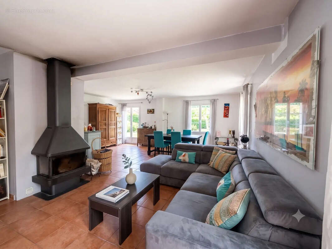 Pertuis, maison 7 pièces de 160 m2 avec piscine - photo 2