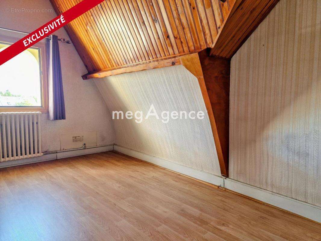 Maison à LONGUE-JUMELLES
