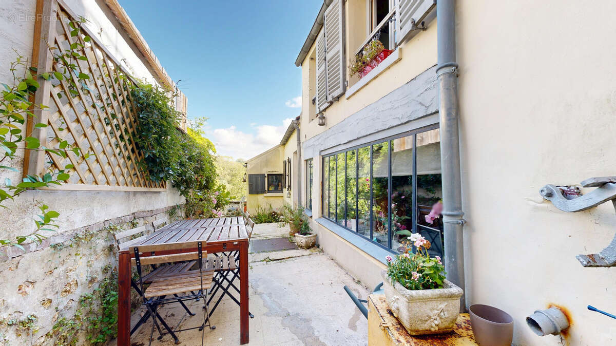 Maison à NEAUPHLE-LE-CHATEAU