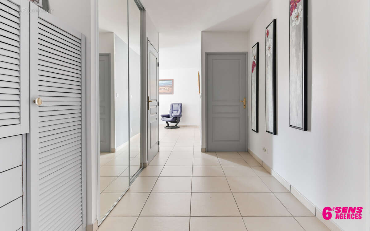 Appartement à GREZIEU-LA-VARENNE