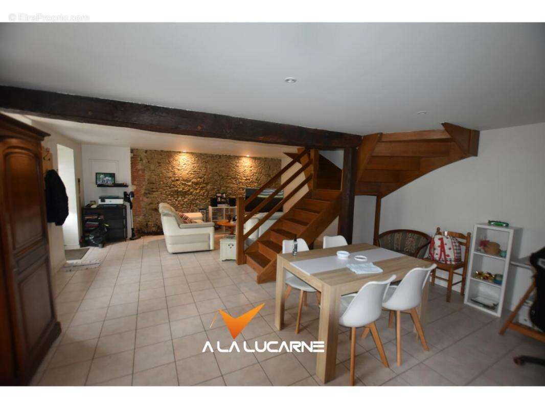 Maison à COURLAY