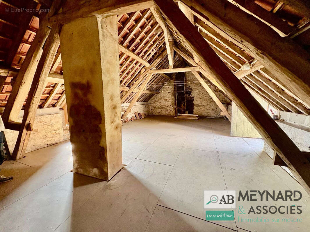 A vendre à MAUPERTHUIS Briarde de 97.81 m2 rénovée en partie avec ses dépendances sur 280 m2 terrain . - photo 13