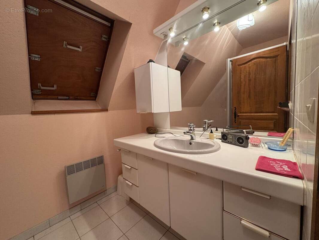 Maison indépendante au calme avec terrain boisé proche commerces - photo 14