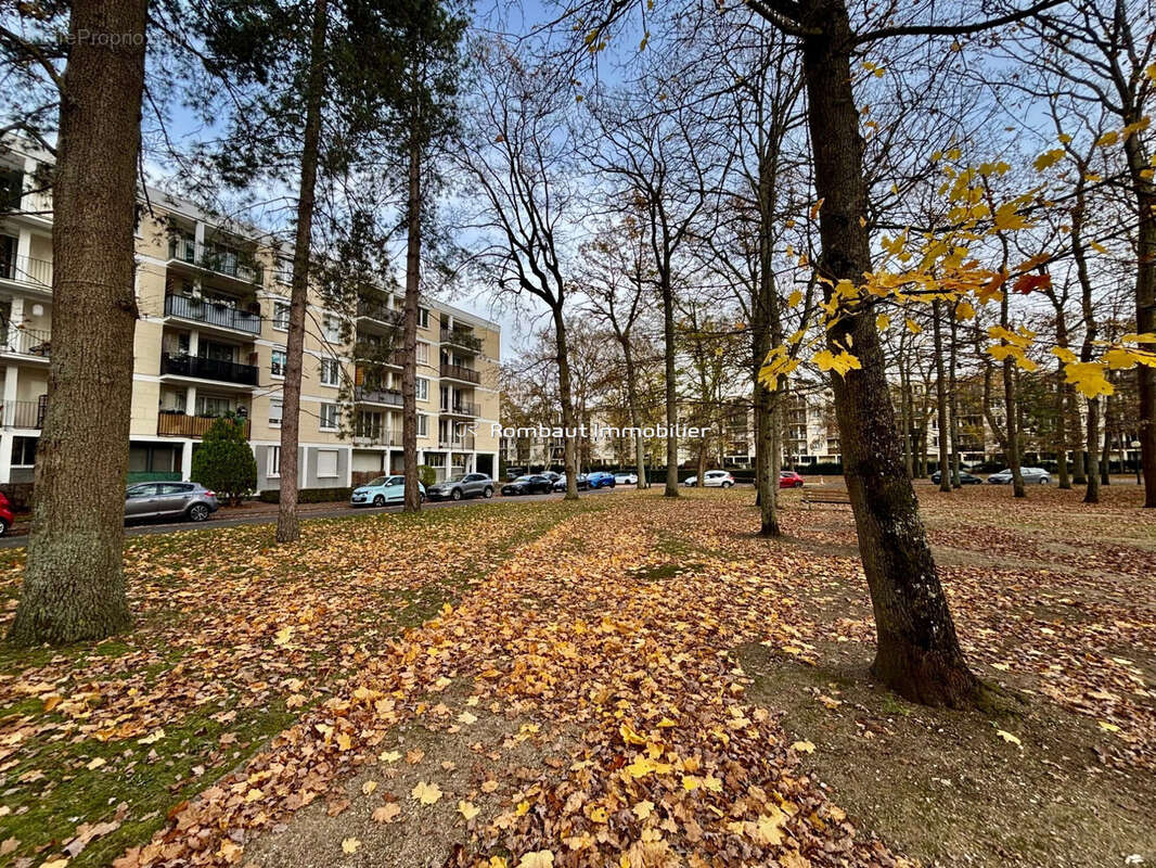 Appartement à LA CELLE-SAINT-CLOUD