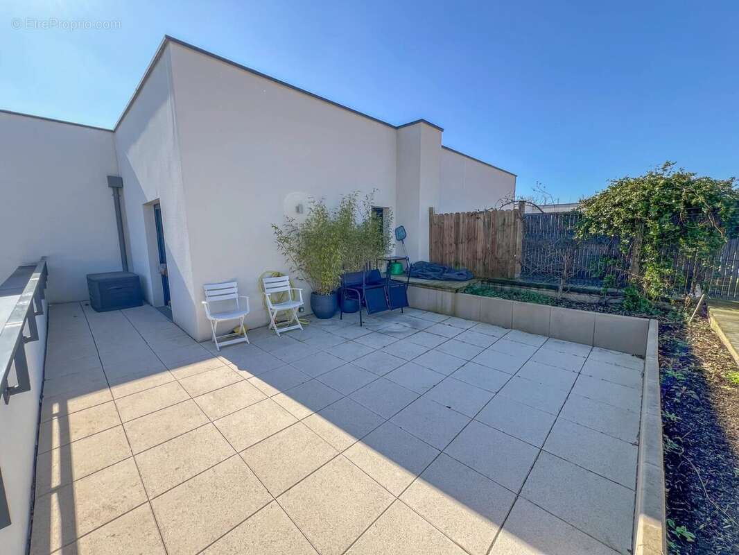 Appartement à LE MESNIL-SAINT-DENIS