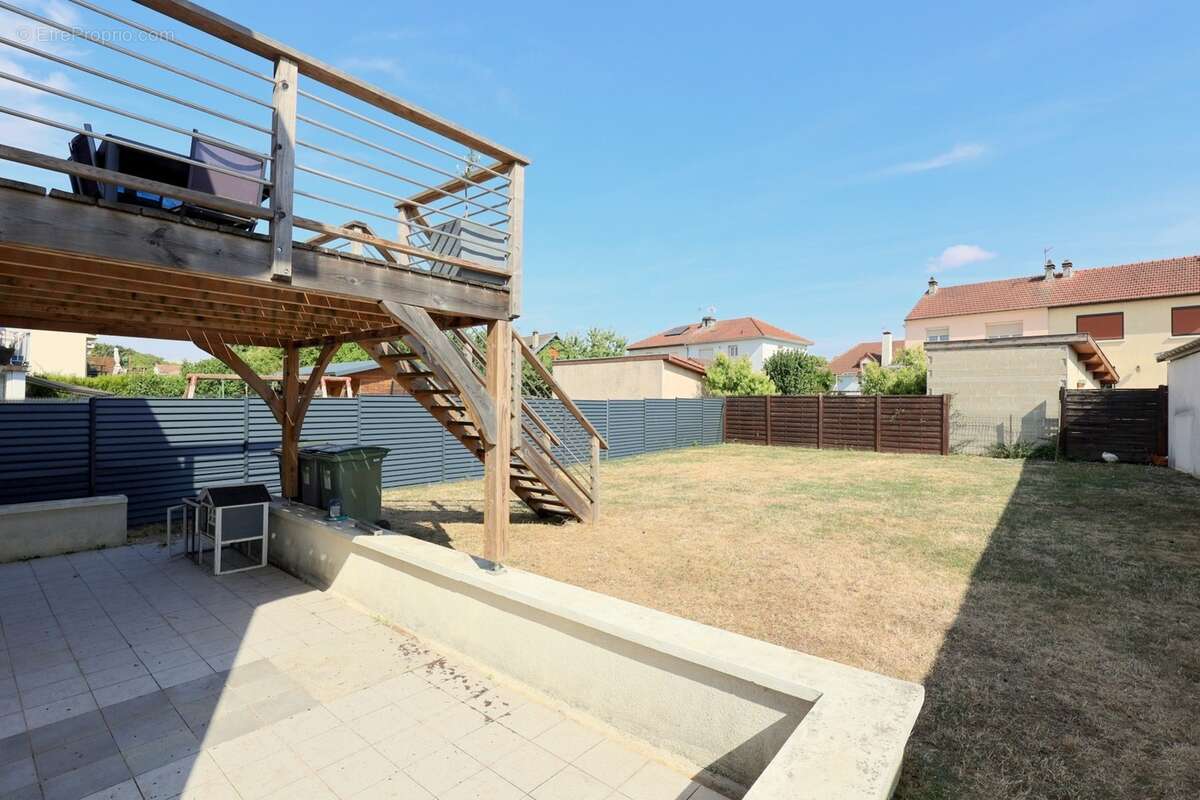 Maison à vendre 6 pièces avec garage en sous sol et jardin plat SAINT MARTIN SUR LE PRE (51) - photo 12