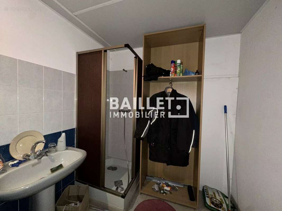 Commerce à TOURRETTES