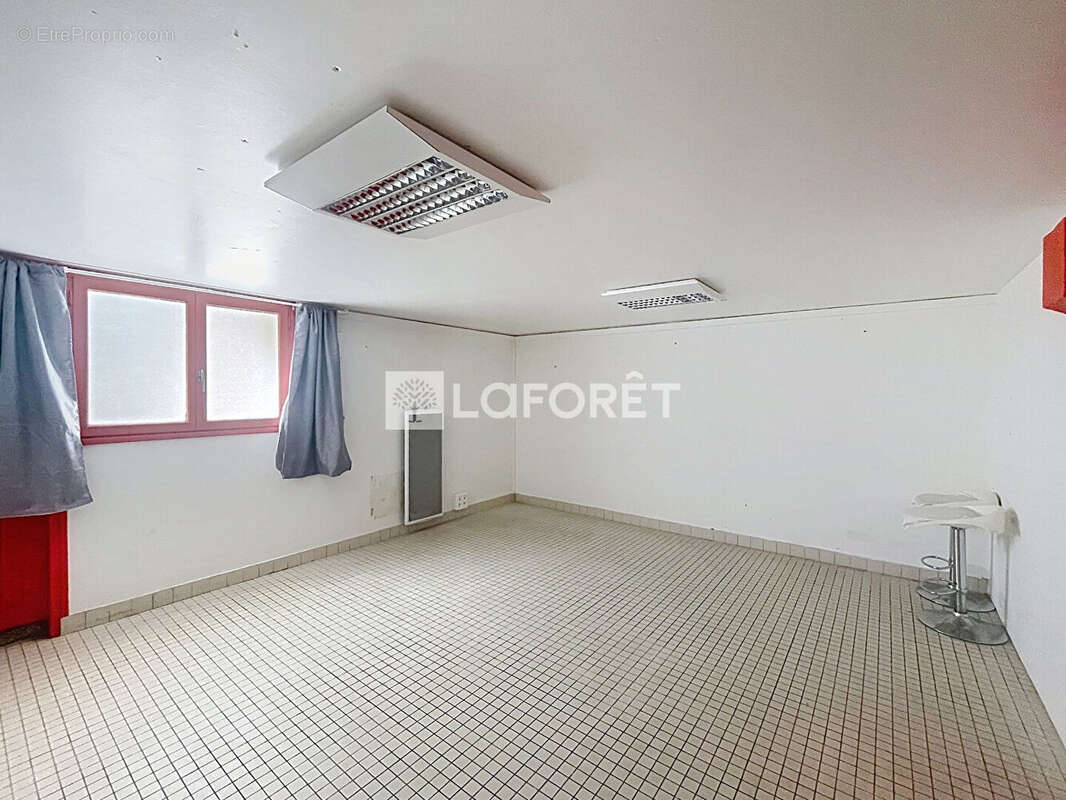 Local commercial Redon 135 m2 - photo 6