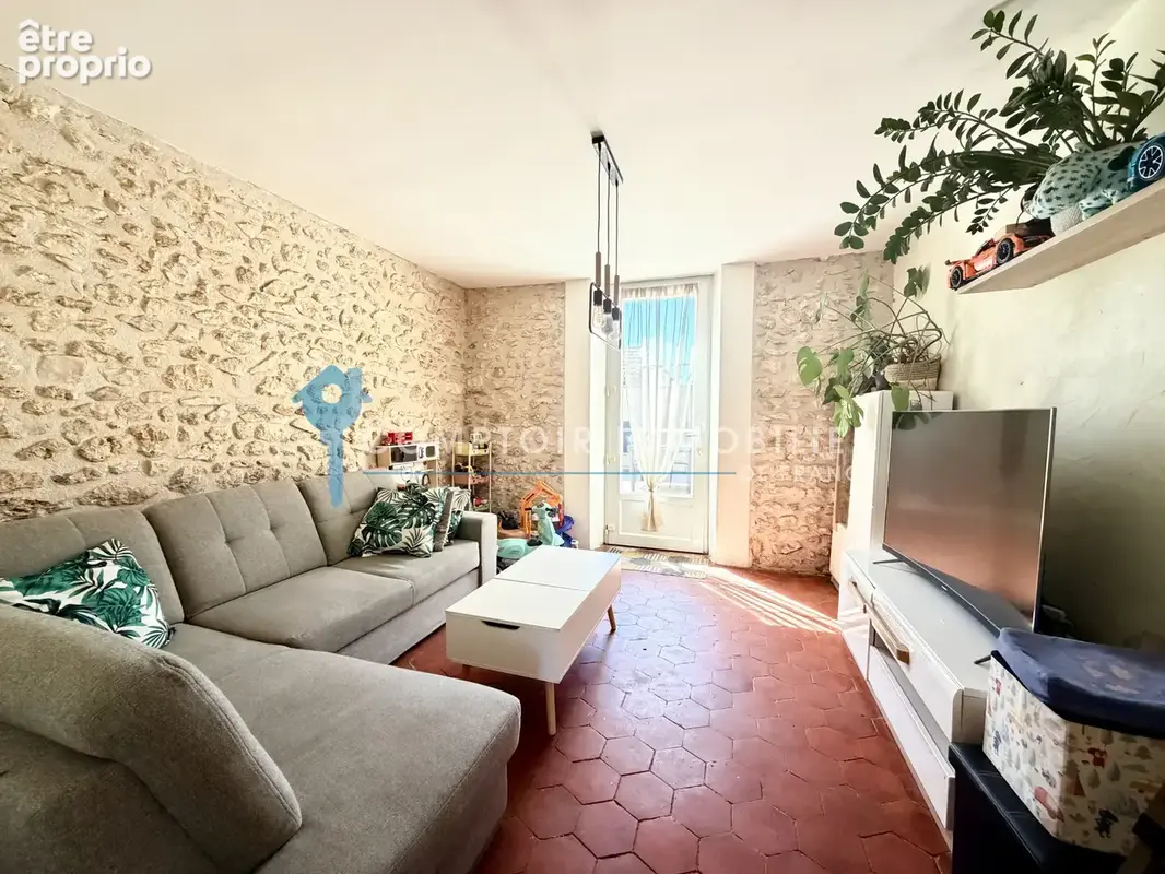 Maison en pierre 112 m2 habitables- 3 chambres- Terrain clos de 334 m2 - photo 2