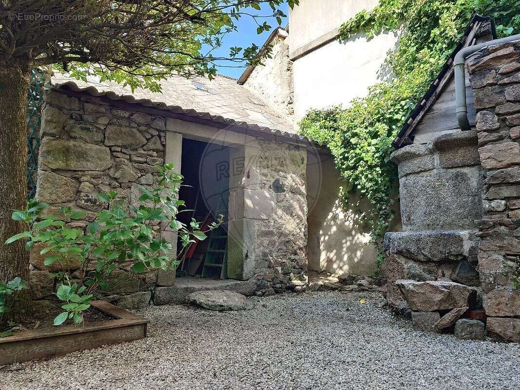 Maison à LAROCHEMILLAY