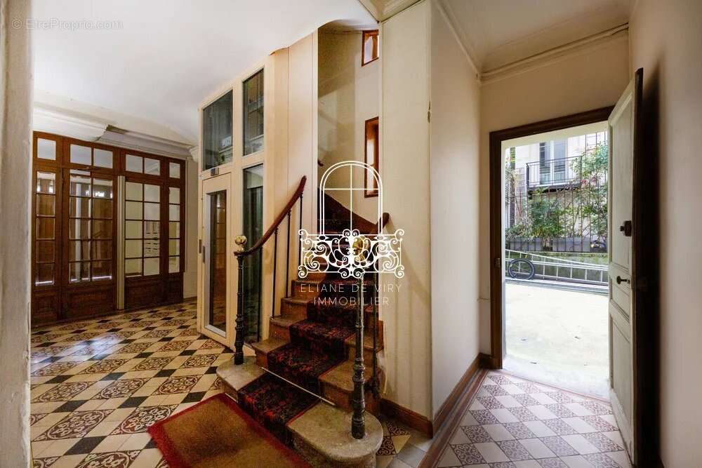Appartement à PARIS-16E