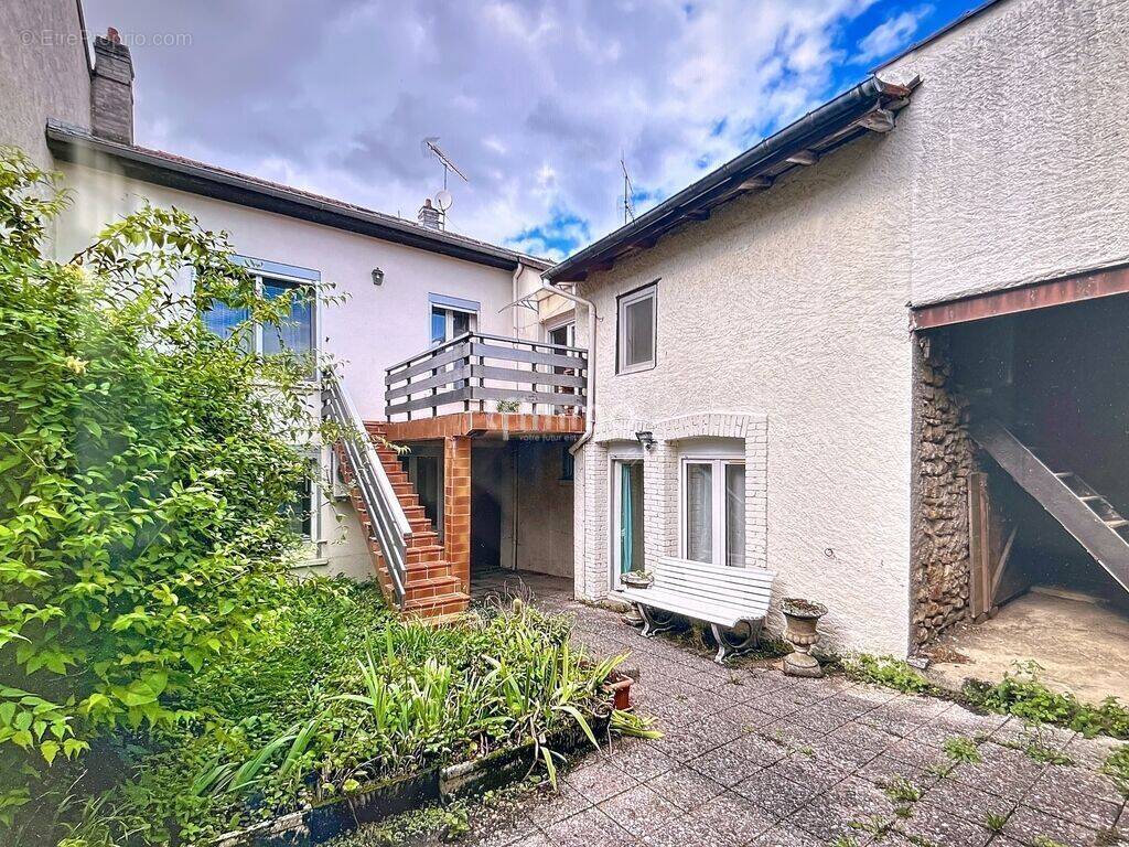 Maison à LEYR