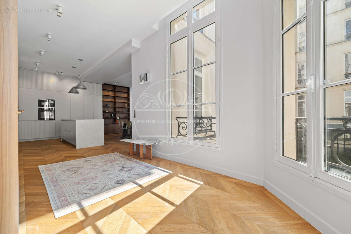 Superbe appartement atypique à Paris 1er ! - photo 3