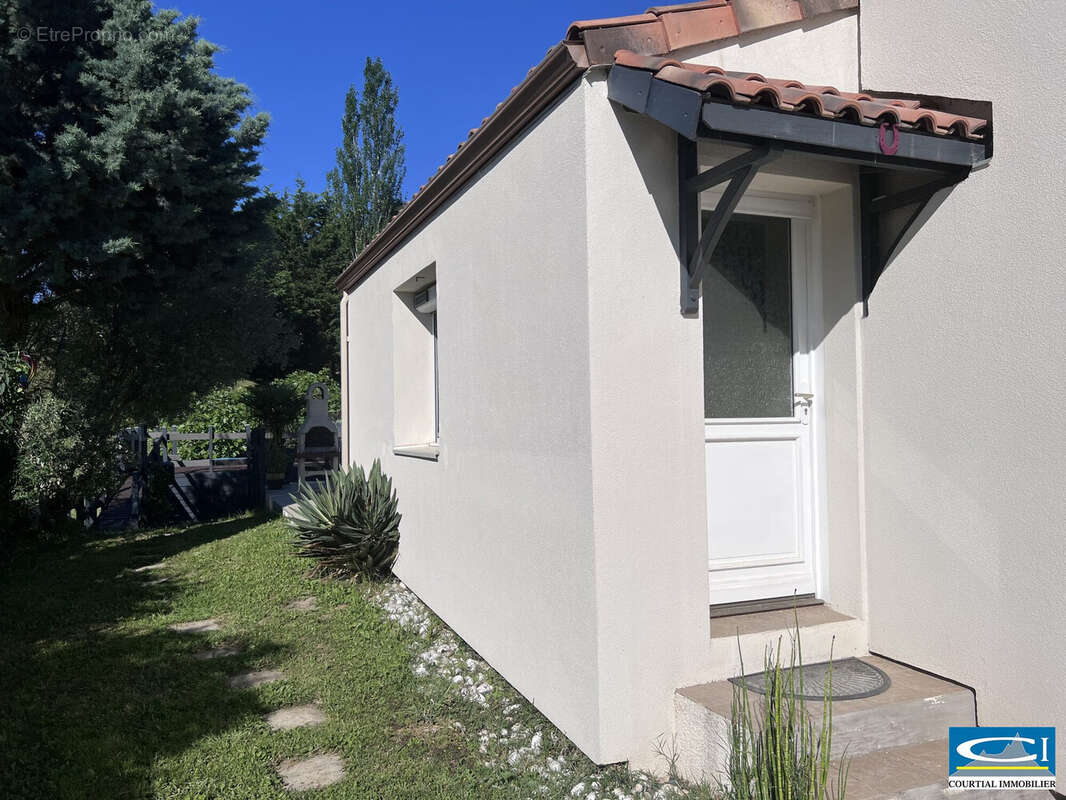Maison à SAINT-JEAN-DE-MUZOLS