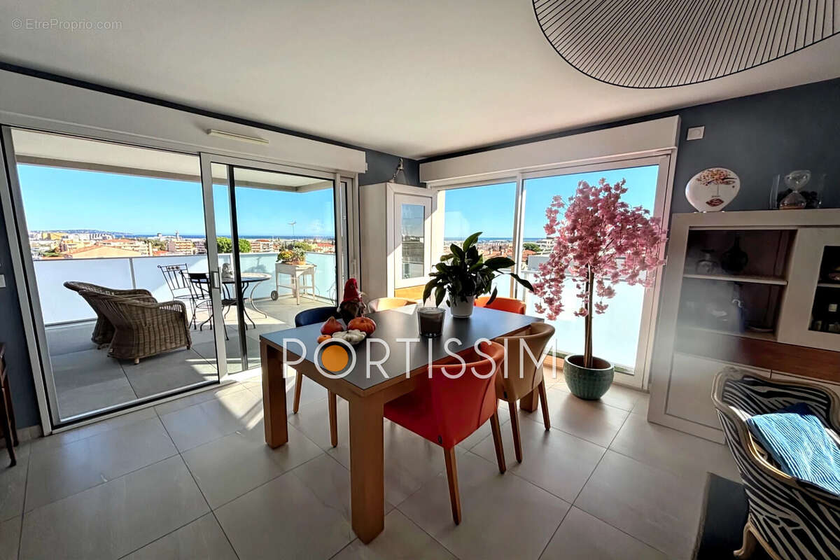 Appartement à SAINT-LAURENT-DU-VAR