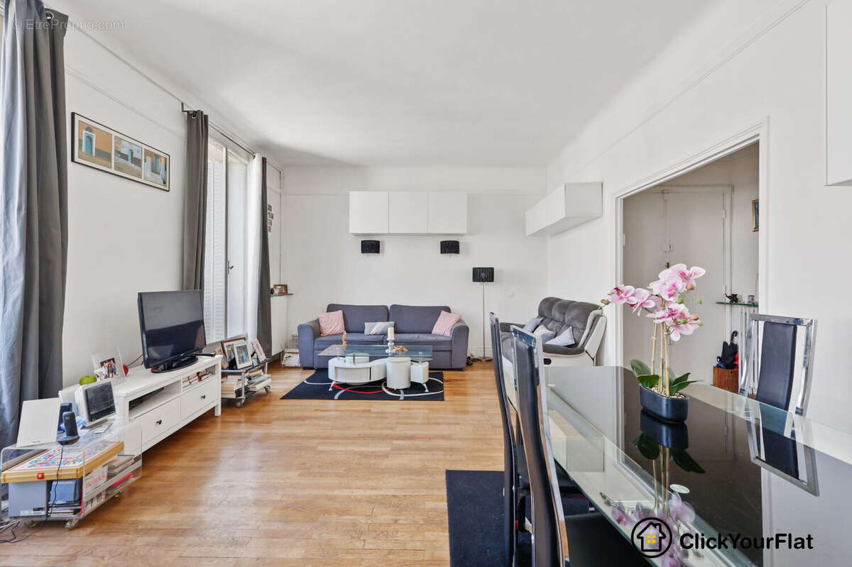 Appartement à PARIS-16E