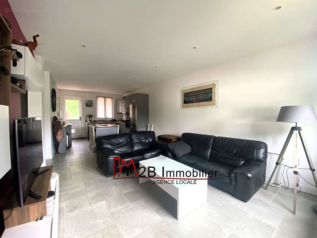 F3 renove avec terrasses - photo 2