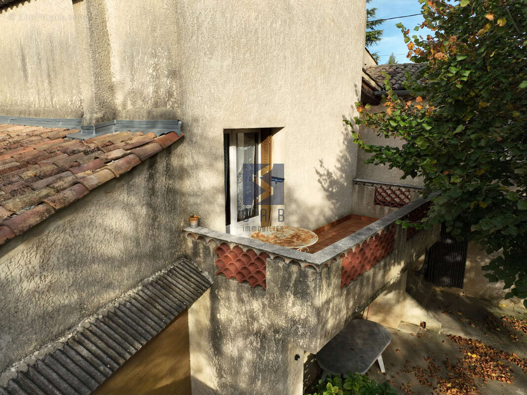 Maison à CHARMES-SUR-RHONE