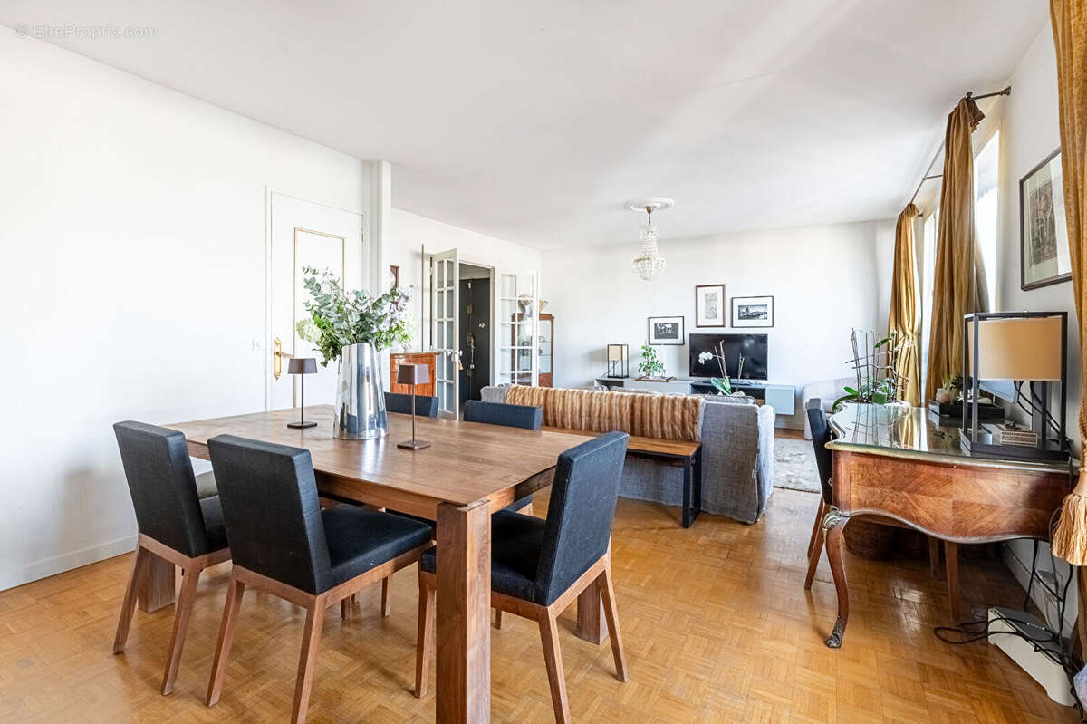 Appartement à PARIS-15E