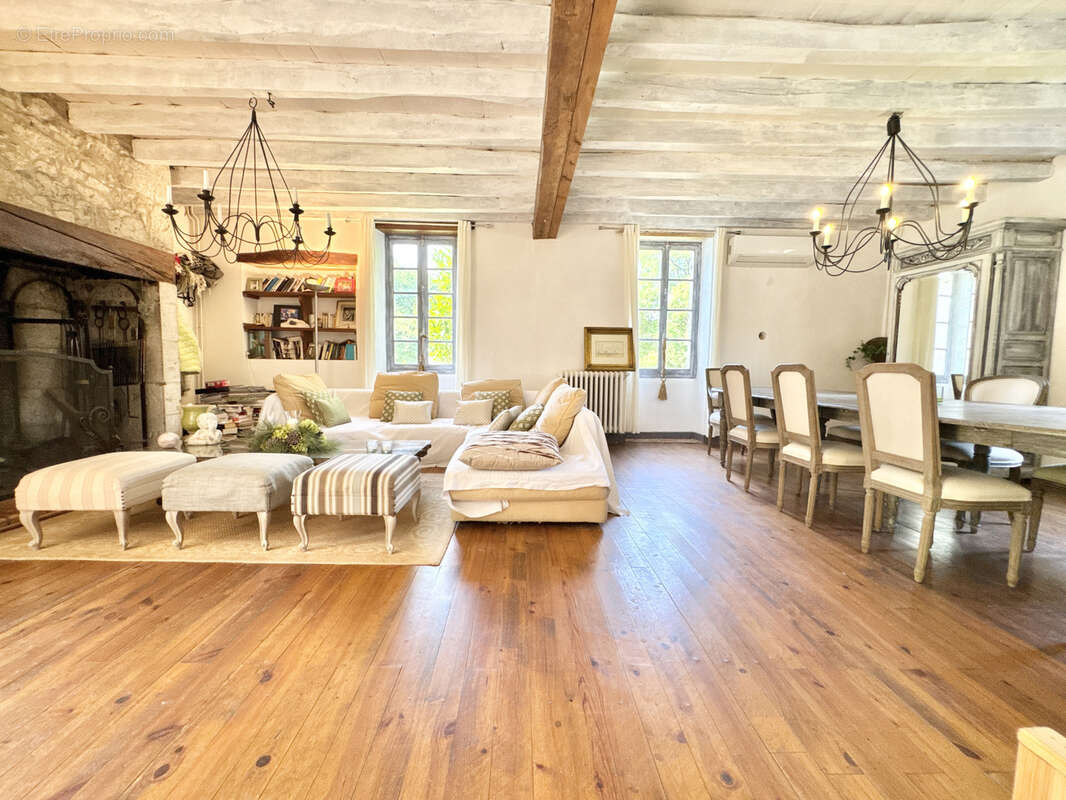 Propriété de prestige comprenant gîtes, une piscine et des dépendances - photo 6