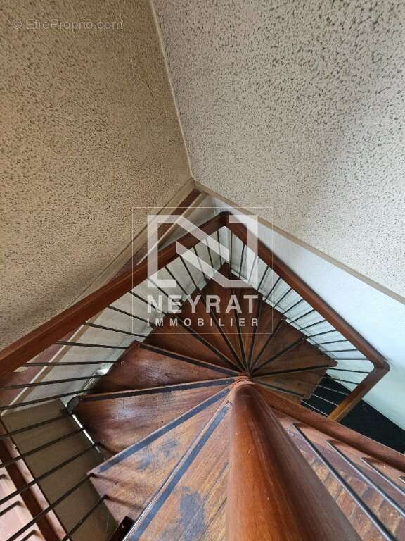 Commerce à SAINT-JEAN-DE-LOSNE