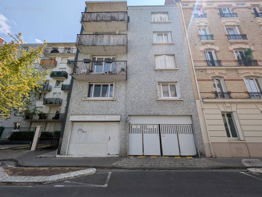 Parking à COURBEVOIE