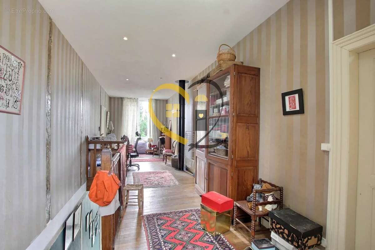 Maison à LA CHAPELLE-D&#039;ANGILLON