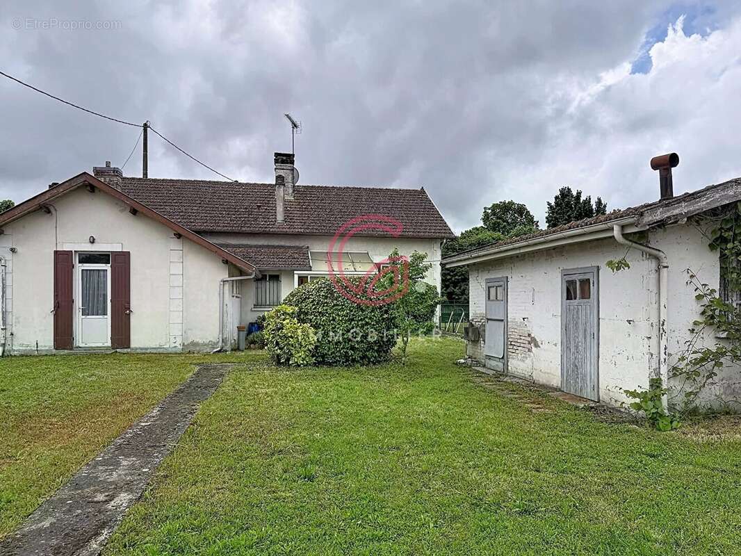 Maison à PARENTIS-EN-BORN