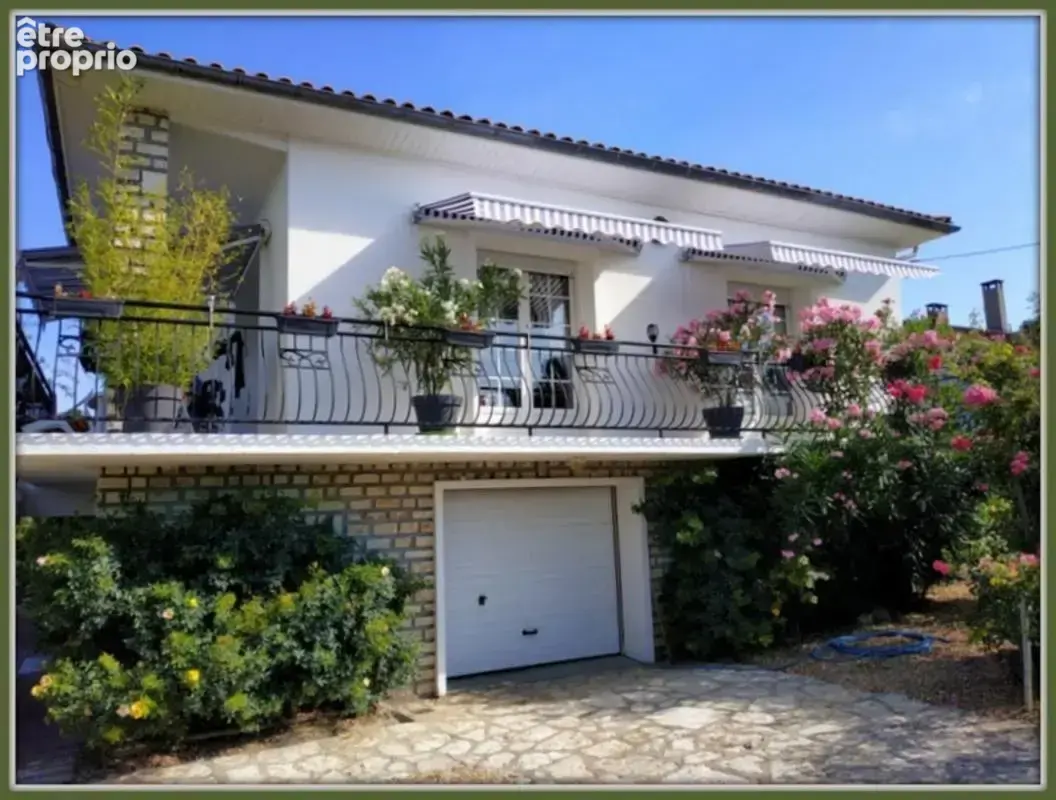 Maison à vendre 7 pièces CHALAIS (16) - photo 2