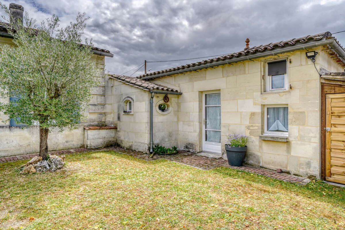 Maison à LA LANDE-DE-FRONSAC