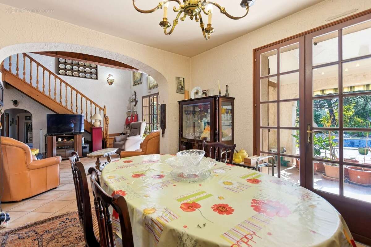 Maison à ROQUEBRUNE-SUR-ARGENS