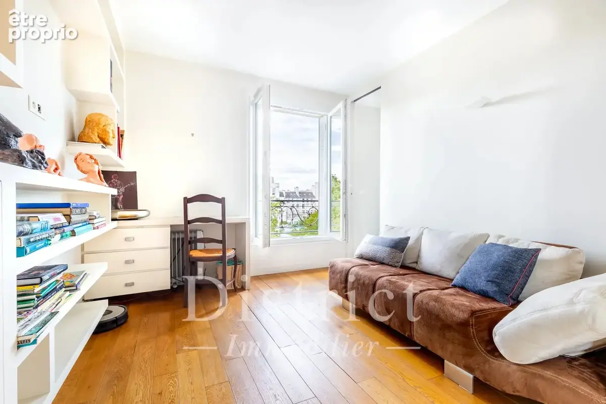 Marais-Ile Saint Louis. Appartement de 4 pièces de 86m² aux vues panoramiques. - photo 4