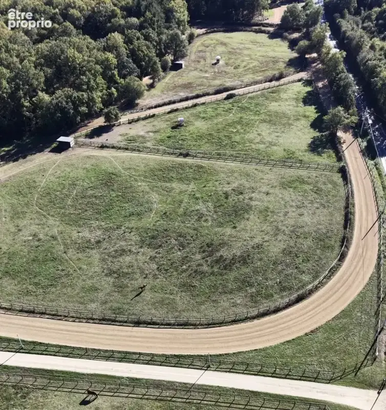 Haras de 32 hectares  3 pistes & Une ligne droite - 30 boxes - photo 3