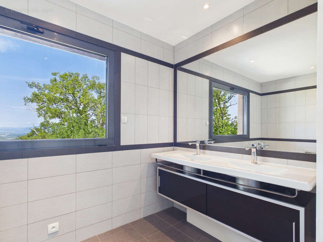 LUCINGES - Maison d'architecte contemporaine de 7 pièces avec piscine. - photo 21
