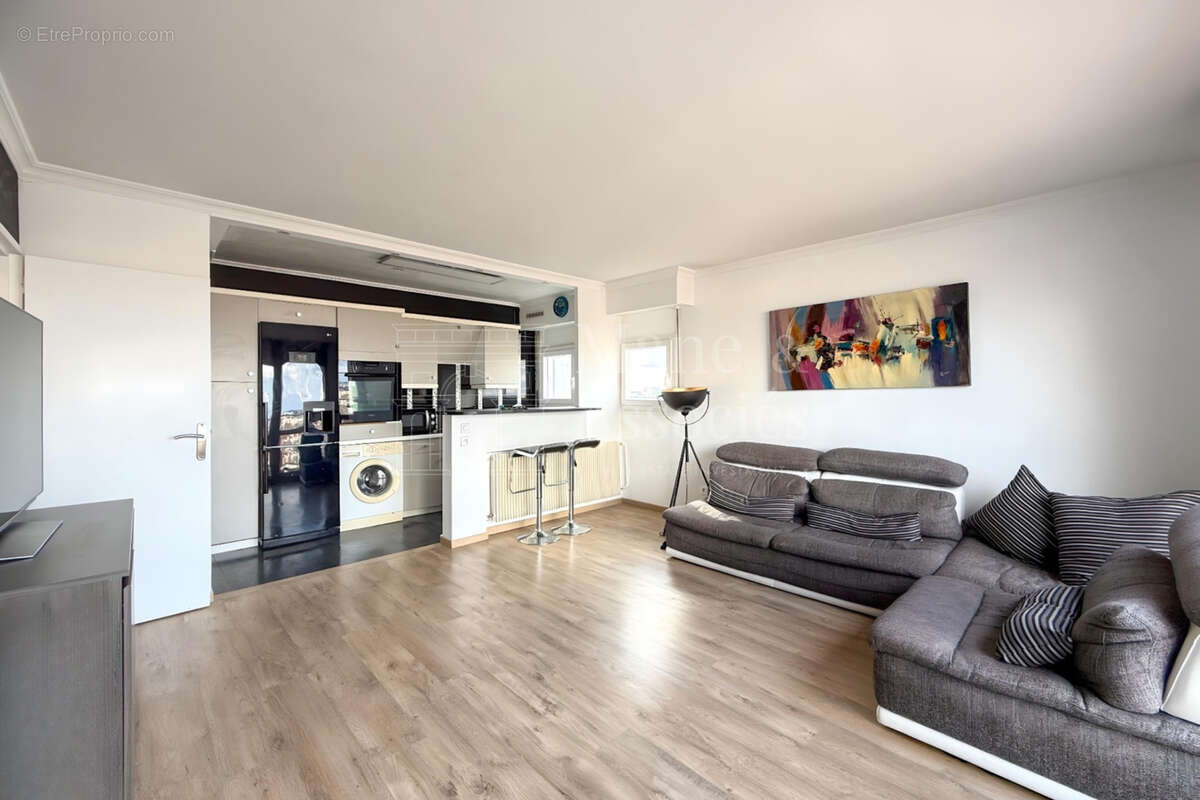 Appartement à COURBEVOIE