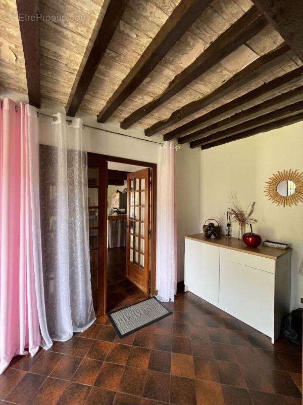 Corps de ferme avec grange et jardin clos -165 m² - Aubiat - Fort potentiel - photo 5