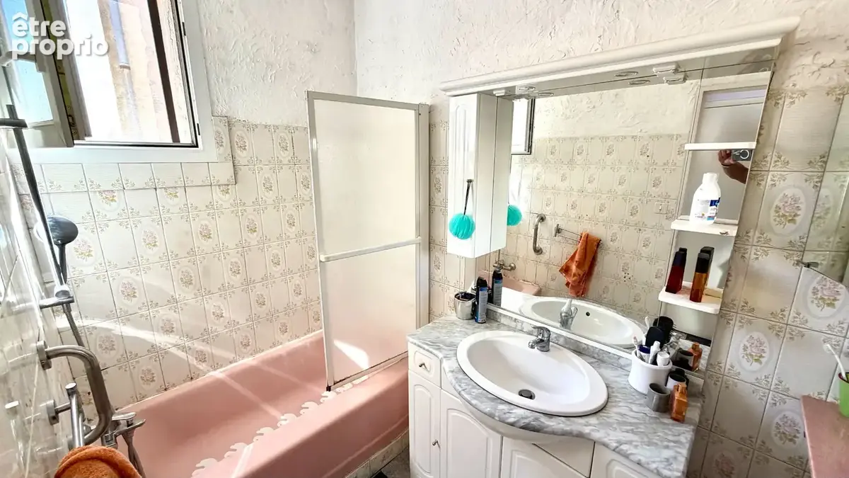 Maison  au calme, proche du centre sur 342 m² de jardin constructible. - photo 6