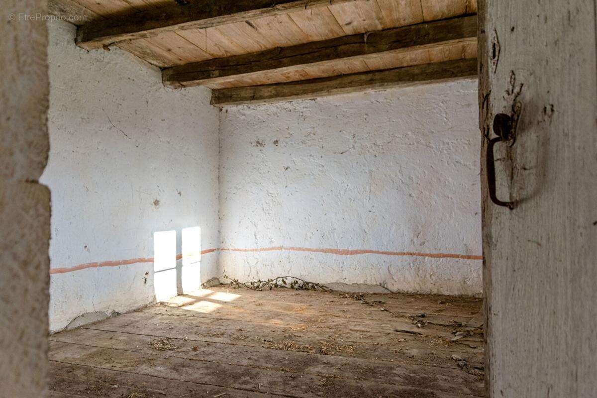 Maison  à rénover avec plus de 3 ha - photo 4