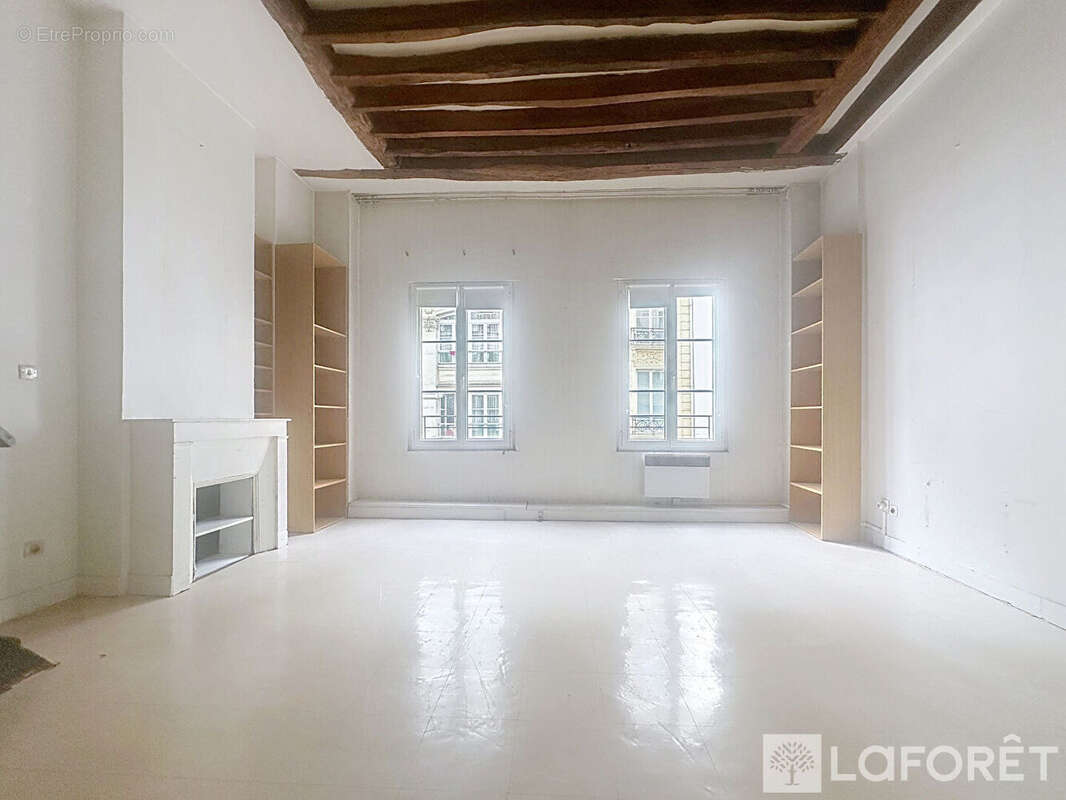 Appartement à PARIS-1E