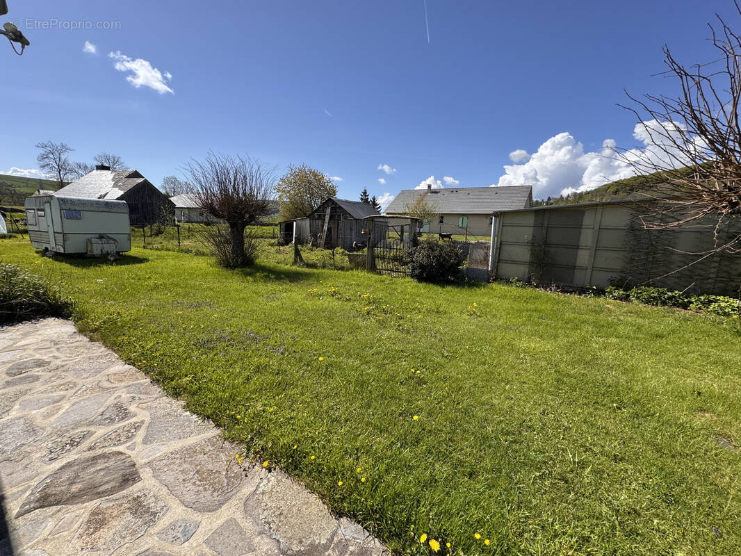 Maison à SEGUR-LES-VILLAS