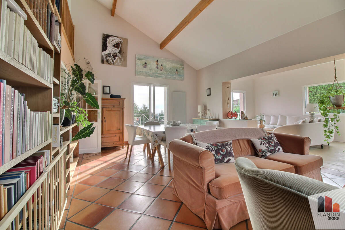 Maison à SAINT-GENIS-LAVAL