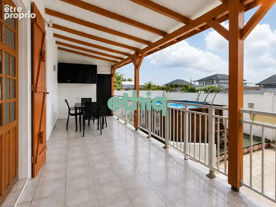 Maison 98 m² à Baie-Mahault  - photo 2