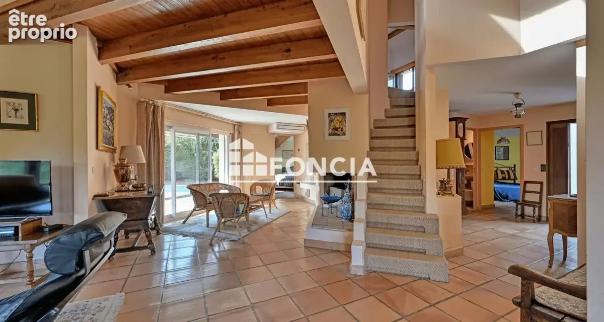 La Chamberte - Villa d'architecte T5 avec piscine à 300m de la ligne 5 ! - photo 4