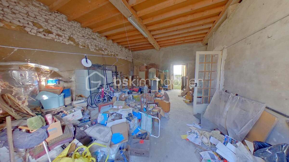 Maison Ancienne à rénover avec une grange et une cour 178 m² de terrain - photo 4