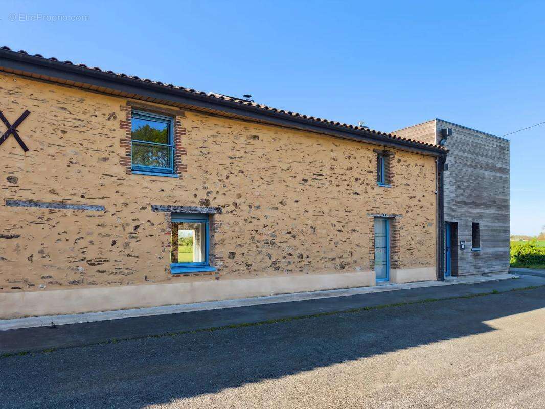 Maison à SAINT-MACAIRE-EN-MAUGES