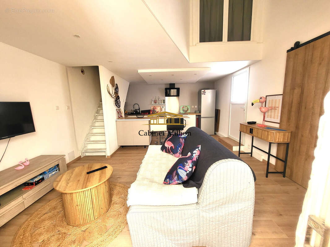 Maison à VIC-LA-GARDIOLE