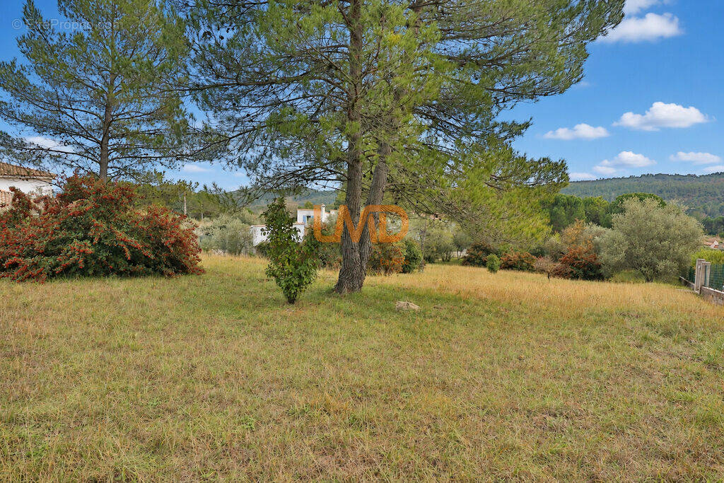 Terrain à LE VAL