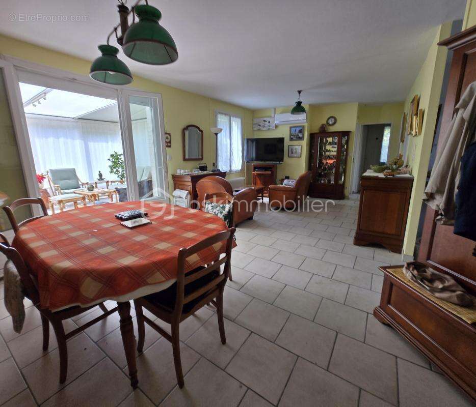 Plain-pied 113 m² - Véranda de 20 m² - Jardin clos - Stationnement 5 véhicules - photo 6