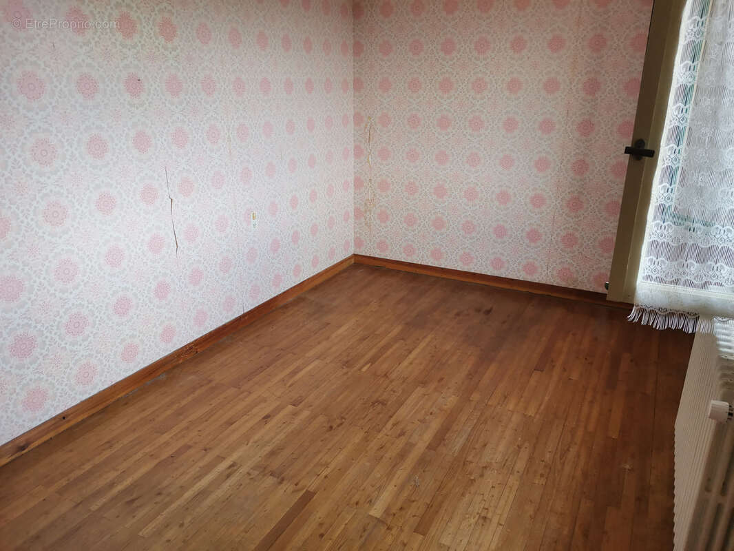 Maison à LES LANDES-GENUSSON